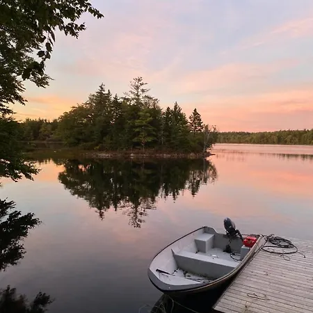 Bear Cabin - Forest Retreat Nearby Lake - Not On Waterfront East Kemptville Exterior photo