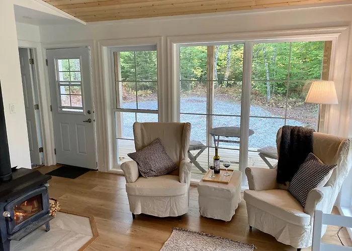 Bear Cabin - Forest Retreat Nearby Lake - Not On Waterfront